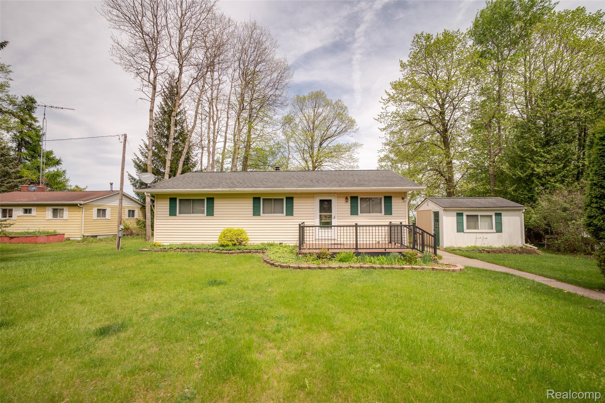6240 Lakeshore Road N
