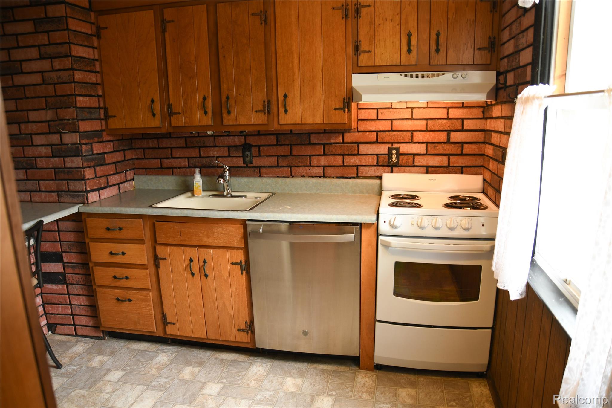 Lincoln Park City, Michigan 48146, United States, 3 Bedrooms Bedrooms, ,3 BathroomsBathrooms,Residential,Pending,145172