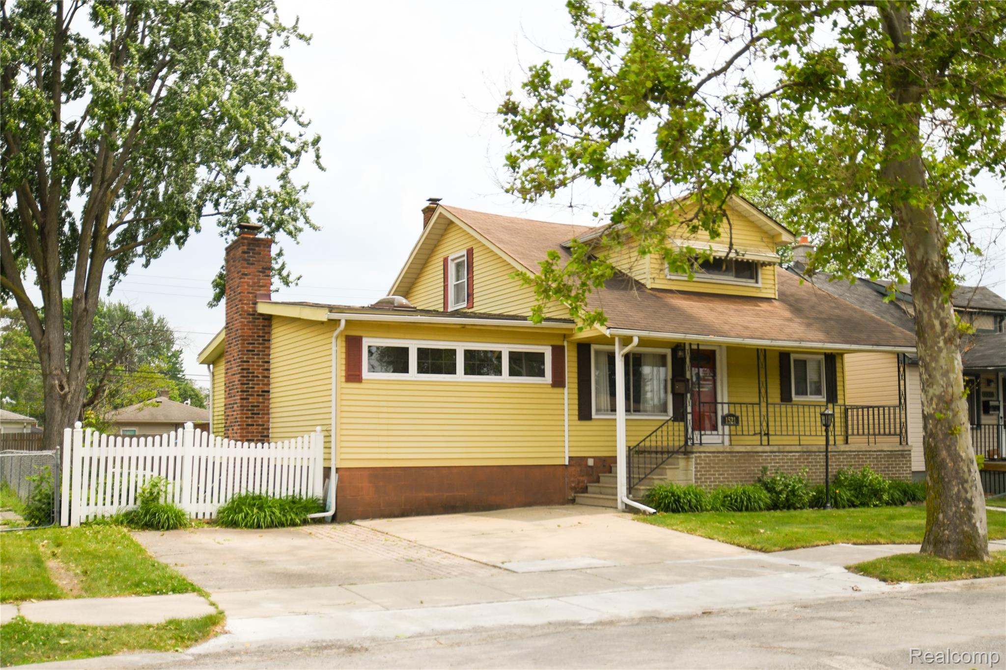 1521 FERRIS Avenue