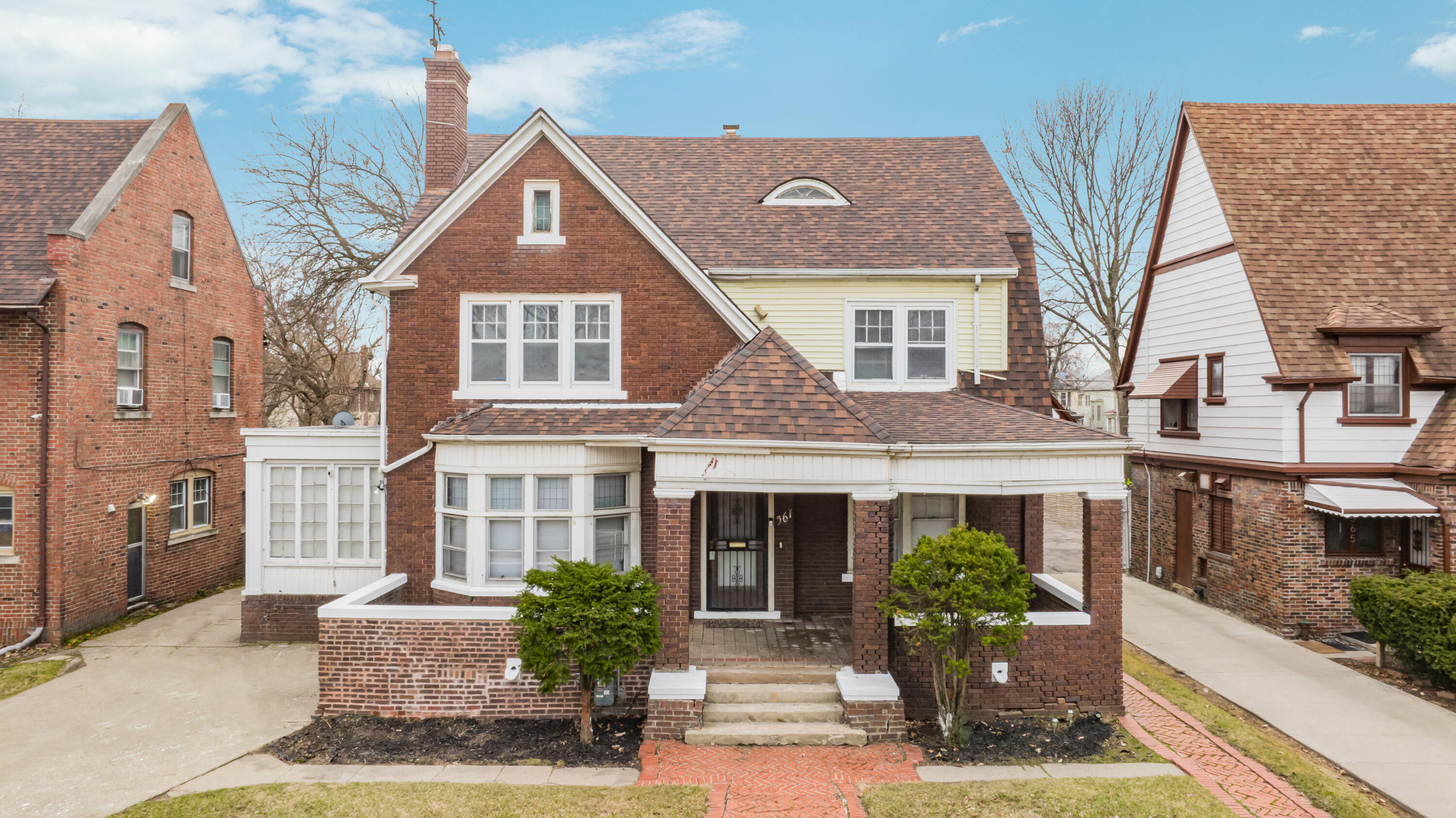 561 E Grand Boulevard