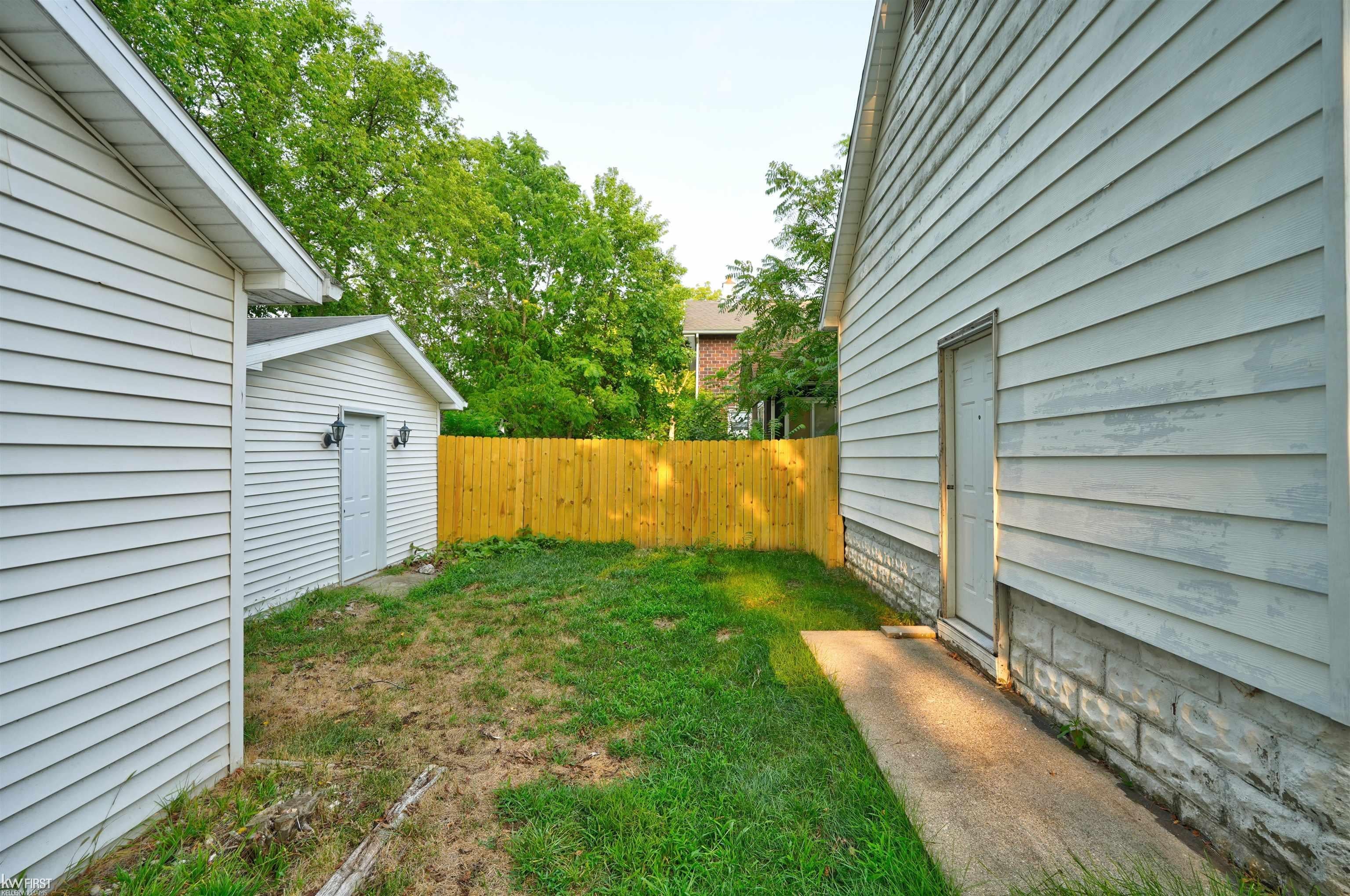 131 E Lakeview Avenue