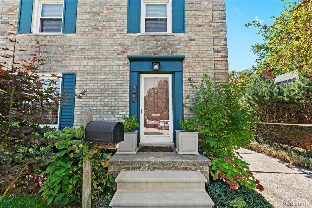 1463 Hollywood Avenue