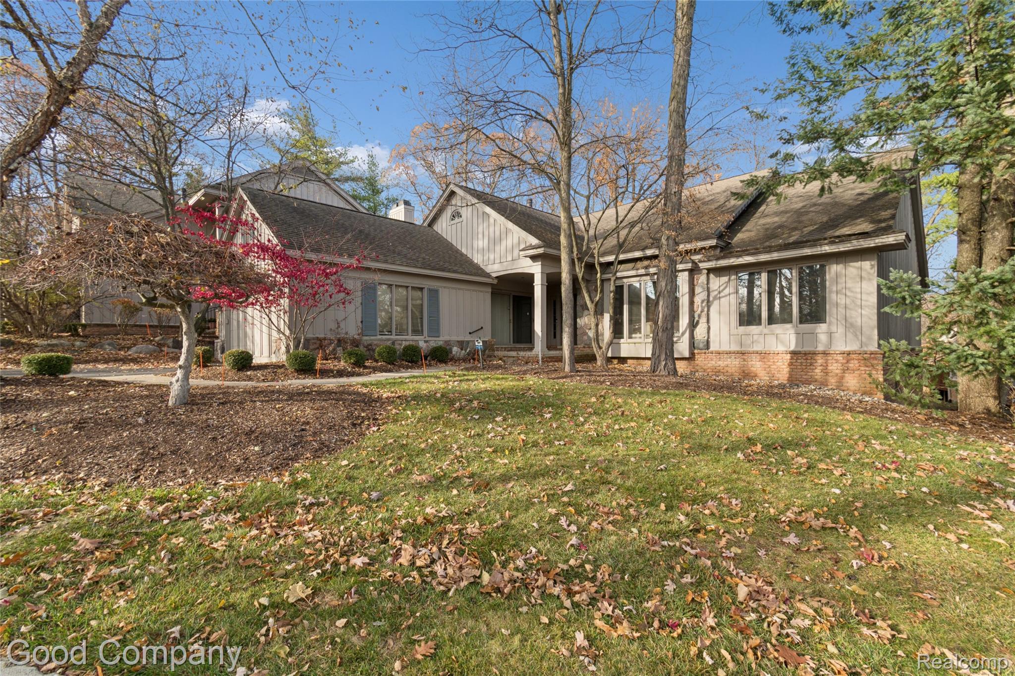 5104 Woodcliff Hill Road W