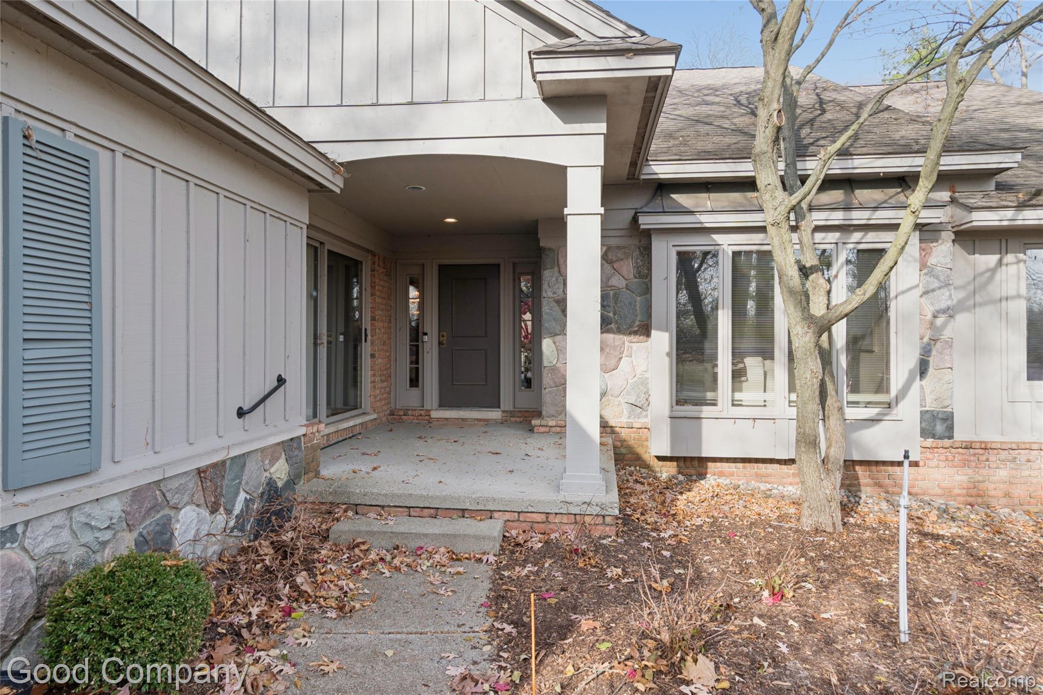 5104 Woodcliff Hill Road W