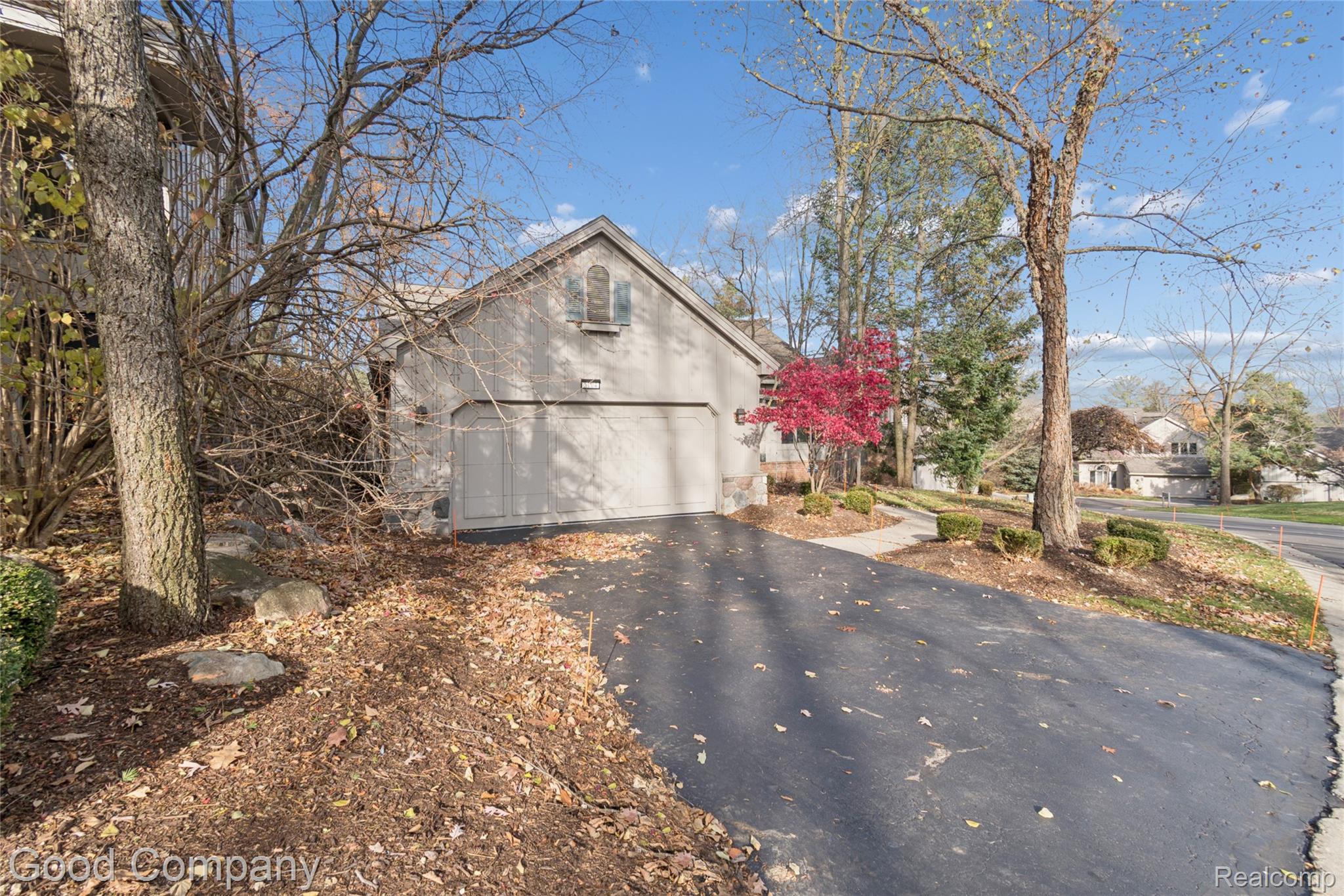 5104 Woodcliff Hill Road W