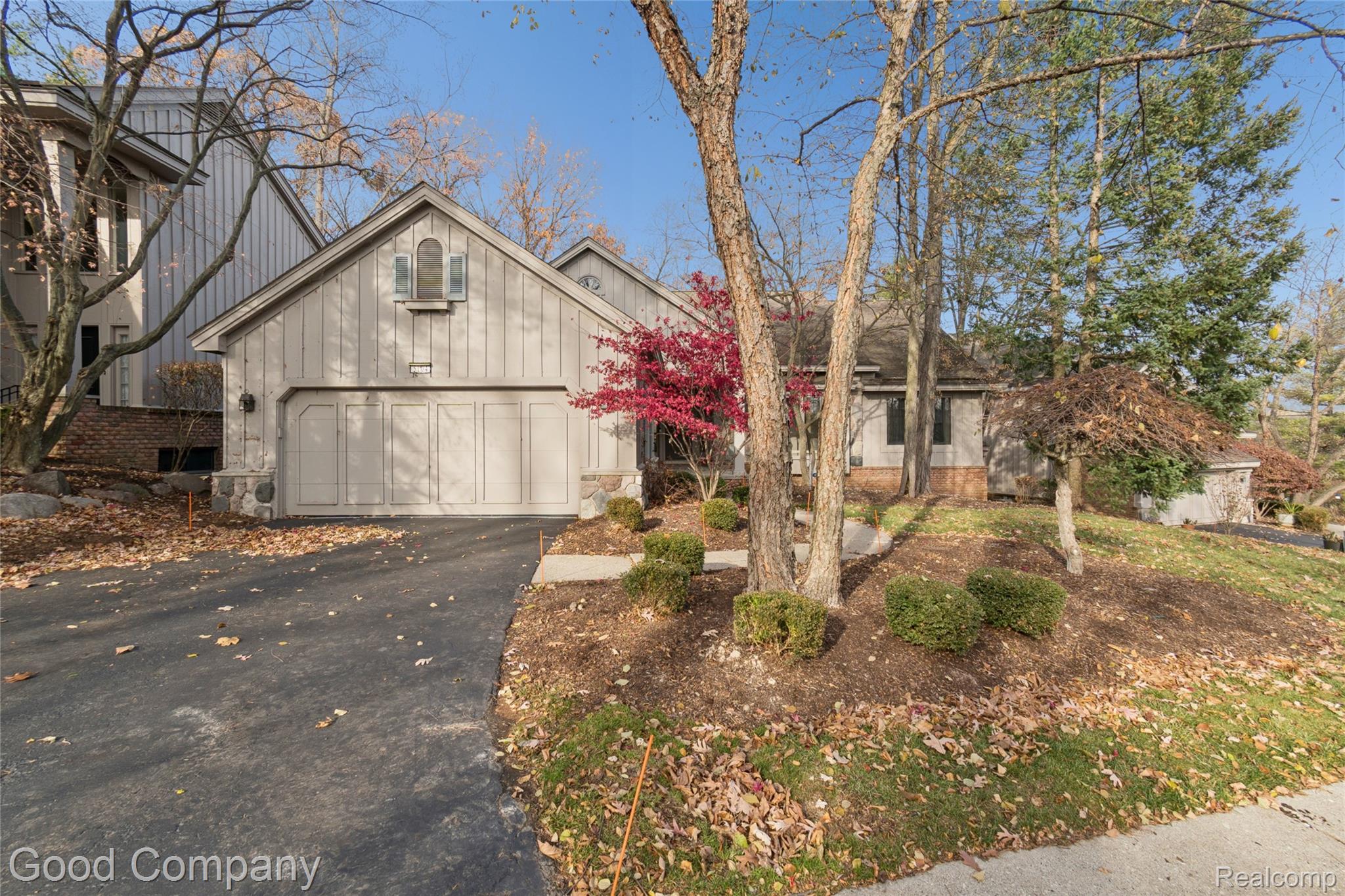 5104 Woodcliff Hill Road W