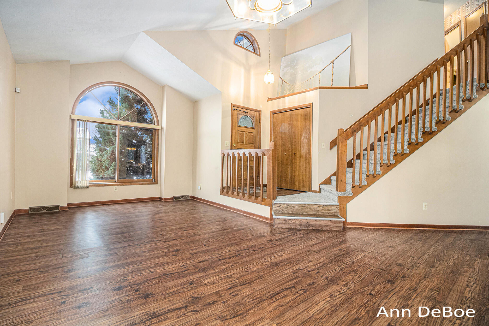 2136 Stowevalley Drive SE