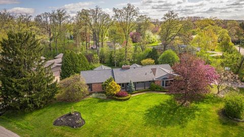 1322 LAKE CRESCENT Drive Bloomfield Charter Township Oakland MI 48302