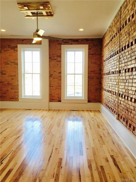 109 S SAGINAW Street Apt B Holly Village MI 48442