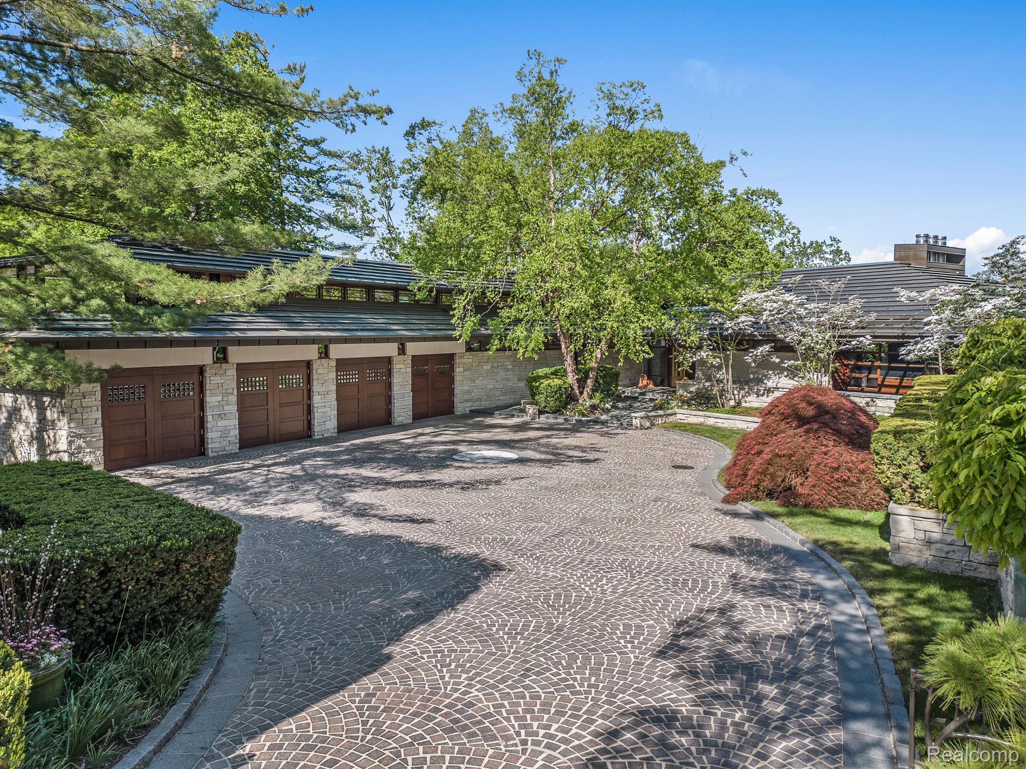 834 SOUTHFIELD Road