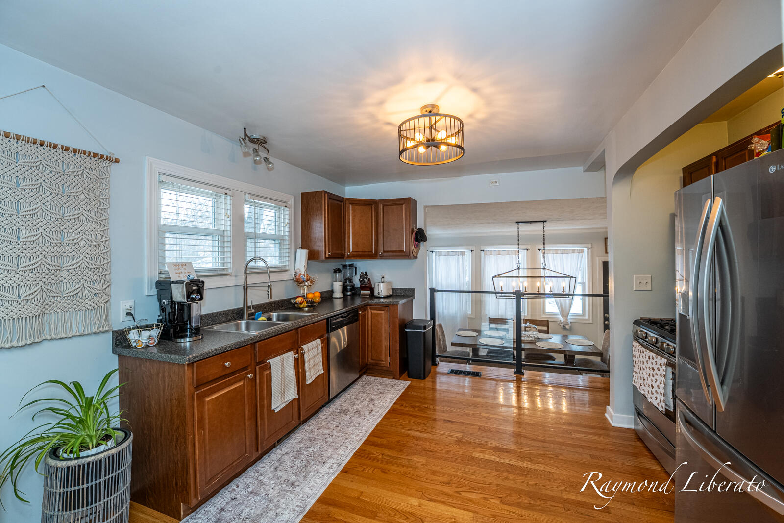 825 Spring Avenue NE