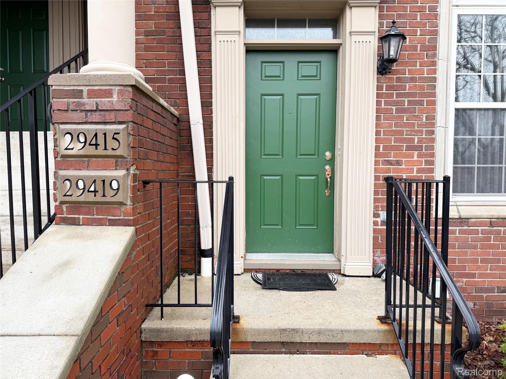 29419 E Glen Oaks Boulevard