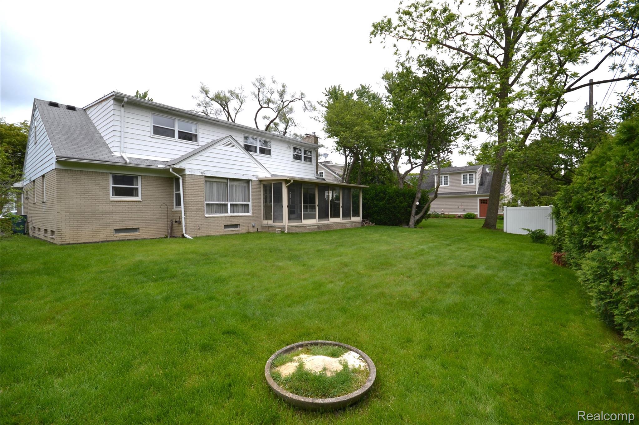 Birmingham City, Michigan 48009, United States, 4 Bedrooms Bedrooms, ,2 BathroomsBathrooms,Residential,Pending,143170