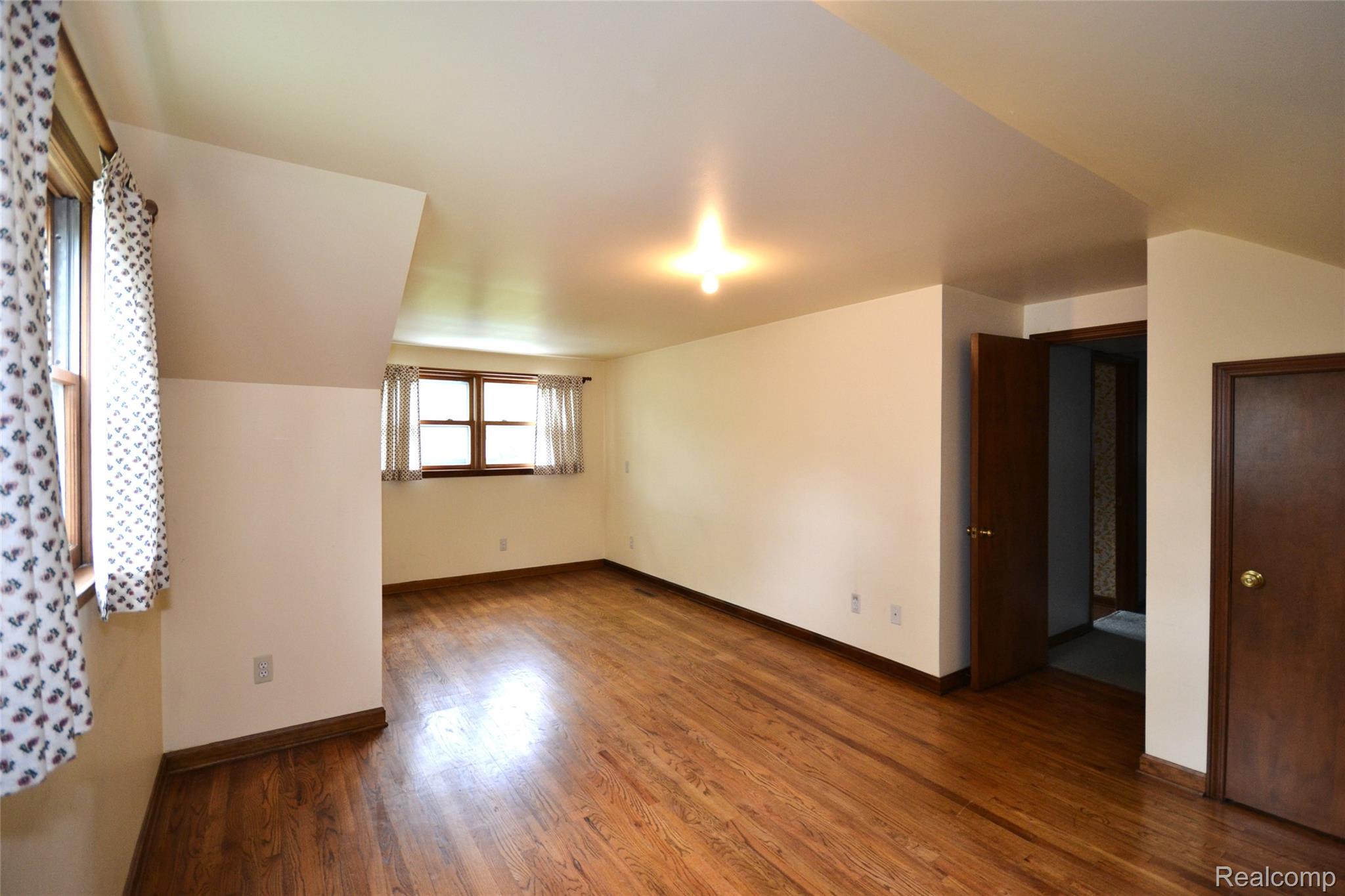 Birmingham City, Michigan 48009, United States, 4 Bedrooms Bedrooms, ,2 BathroomsBathrooms,Residential,Pending,143170