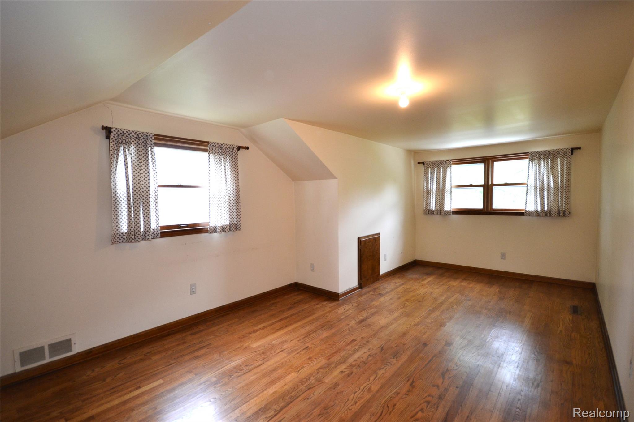 Birmingham City, Michigan 48009, United States, 4 Bedrooms Bedrooms, ,2 BathroomsBathrooms,Residential,Pending,143170