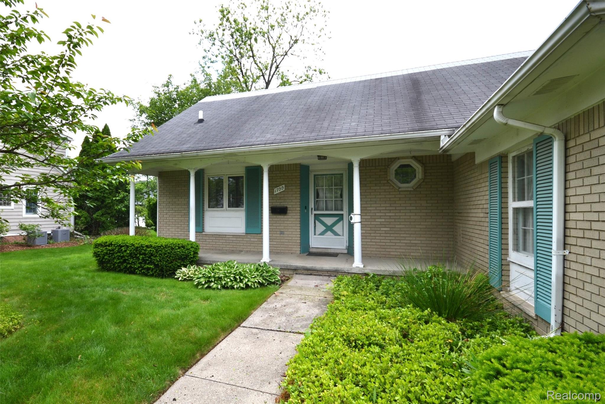 Birmingham City, Michigan 48009, United States, 4 Bedrooms Bedrooms, ,2 BathroomsBathrooms,Residential,Pending,143170