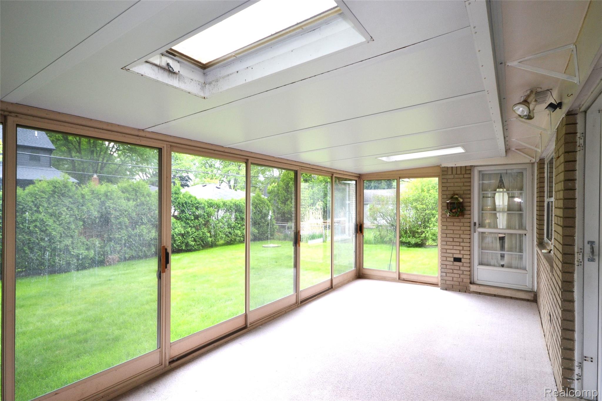 Birmingham City, Michigan 48009, United States, 4 Bedrooms Bedrooms, ,2 BathroomsBathrooms,Residential,Pending,143170