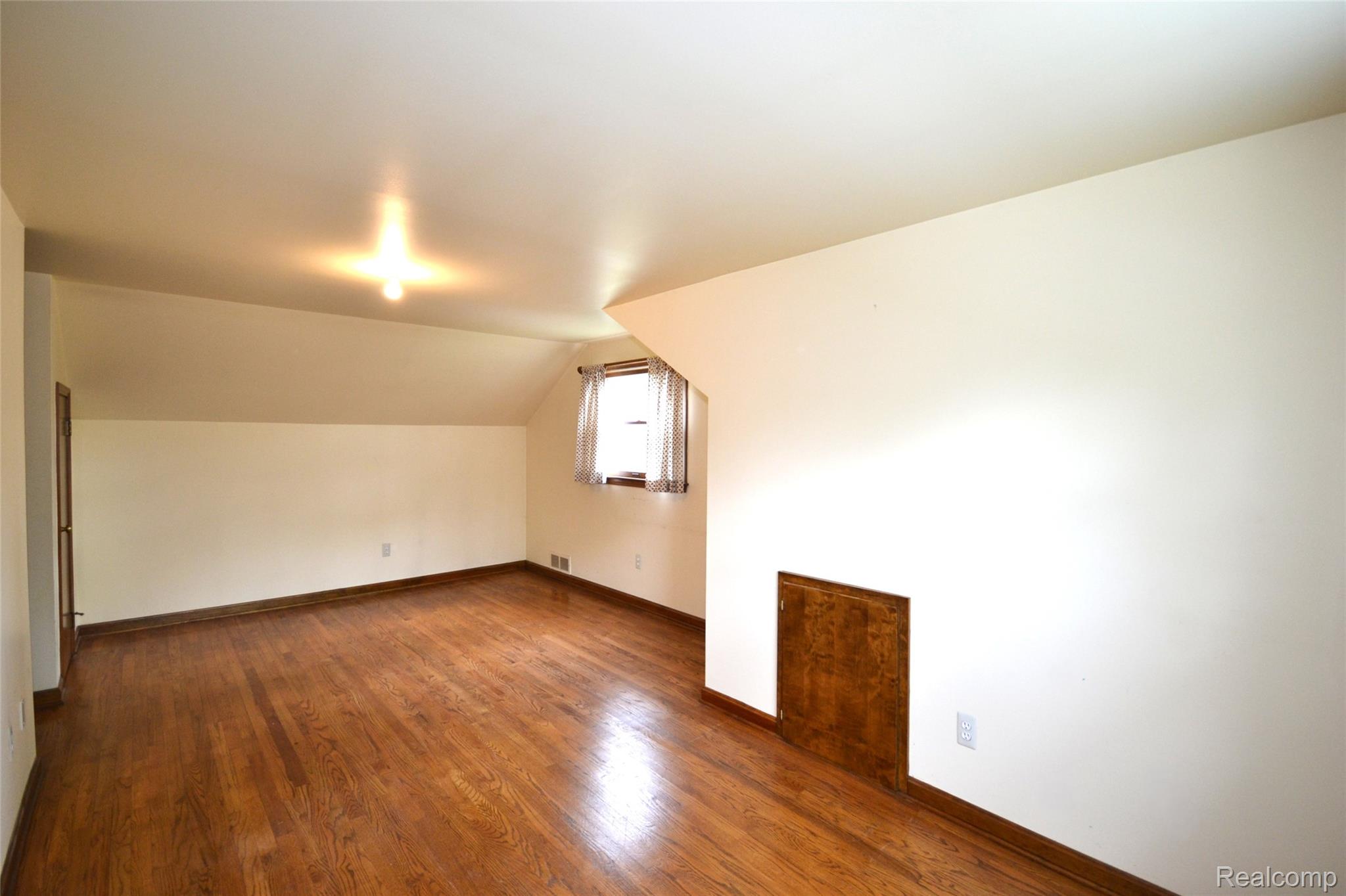 Birmingham City, Michigan 48009, United States, 4 Bedrooms Bedrooms, ,2 BathroomsBathrooms,Residential,Pending,143170