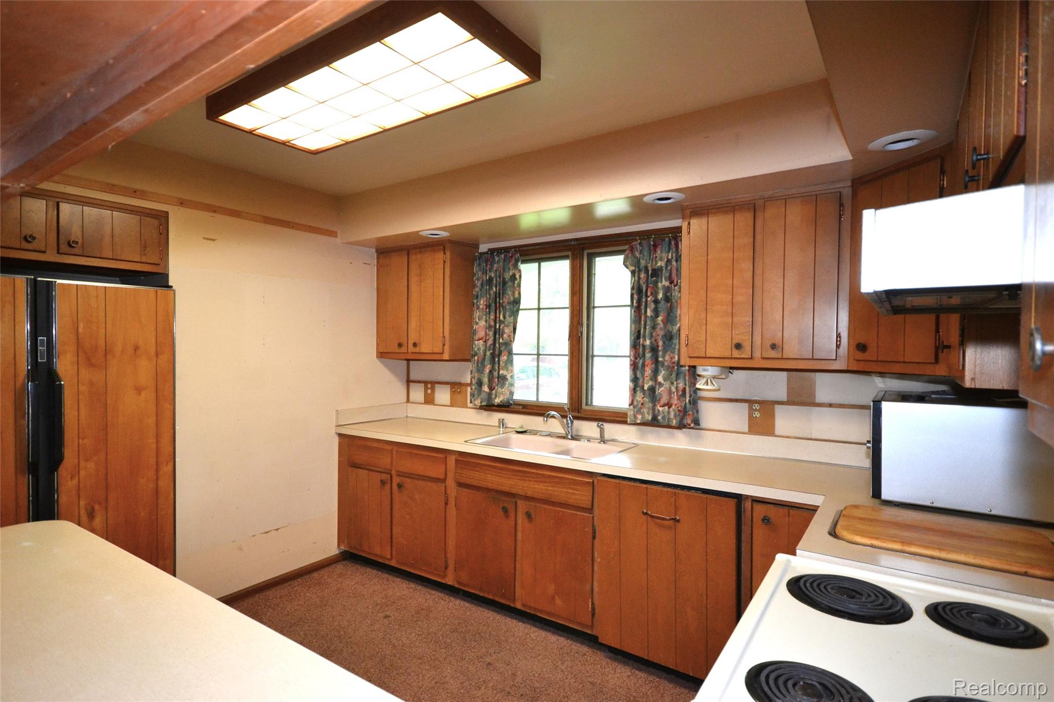 Birmingham City, Michigan 48009, United States, 4 Bedrooms Bedrooms, ,2 BathroomsBathrooms,Residential,Pending,143170