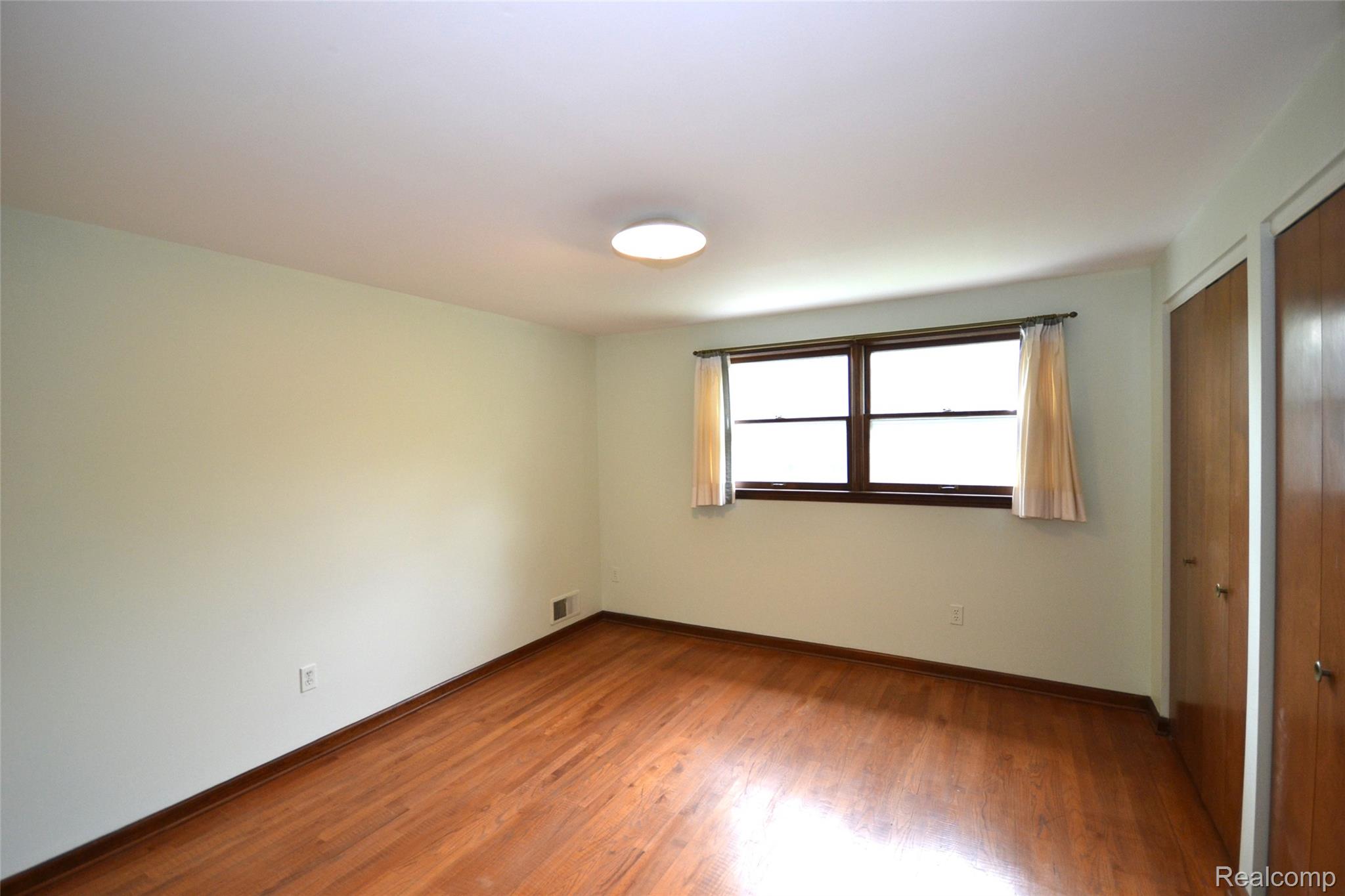 Birmingham City, Michigan 48009, United States, 4 Bedrooms Bedrooms, ,2 BathroomsBathrooms,Residential,Pending,143170