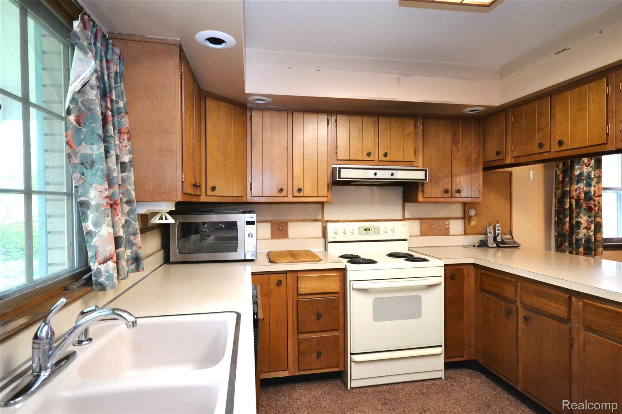 Birmingham City, Michigan 48009, United States, 4 Bedrooms Bedrooms, ,2 BathroomsBathrooms,Residential,Pending,143170