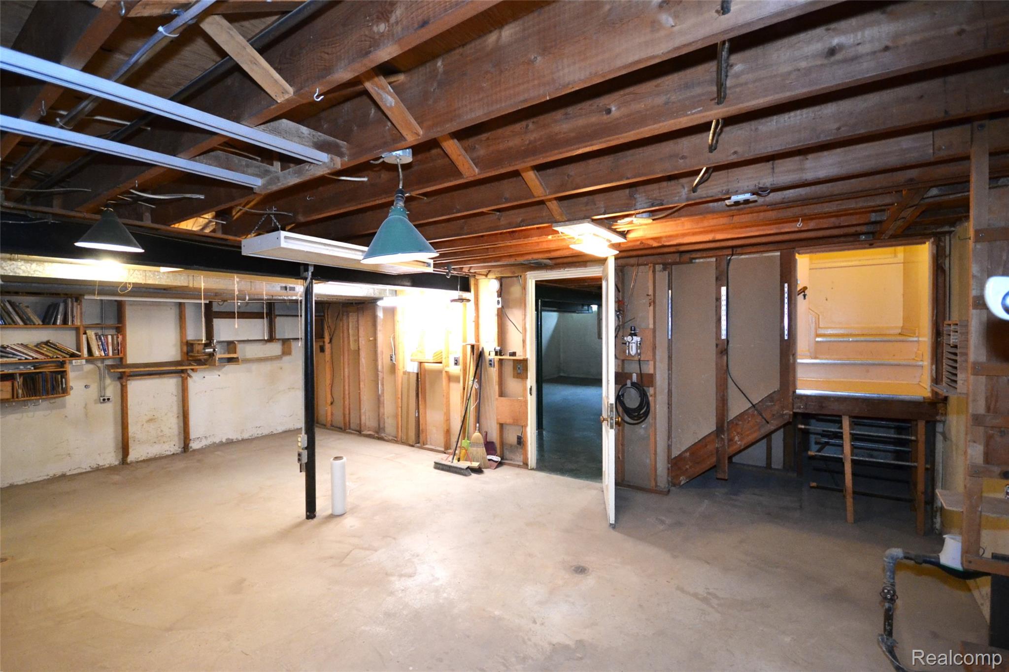 Birmingham City, Michigan 48009, United States, 4 Bedrooms Bedrooms, ,2 BathroomsBathrooms,Residential,Pending,143170