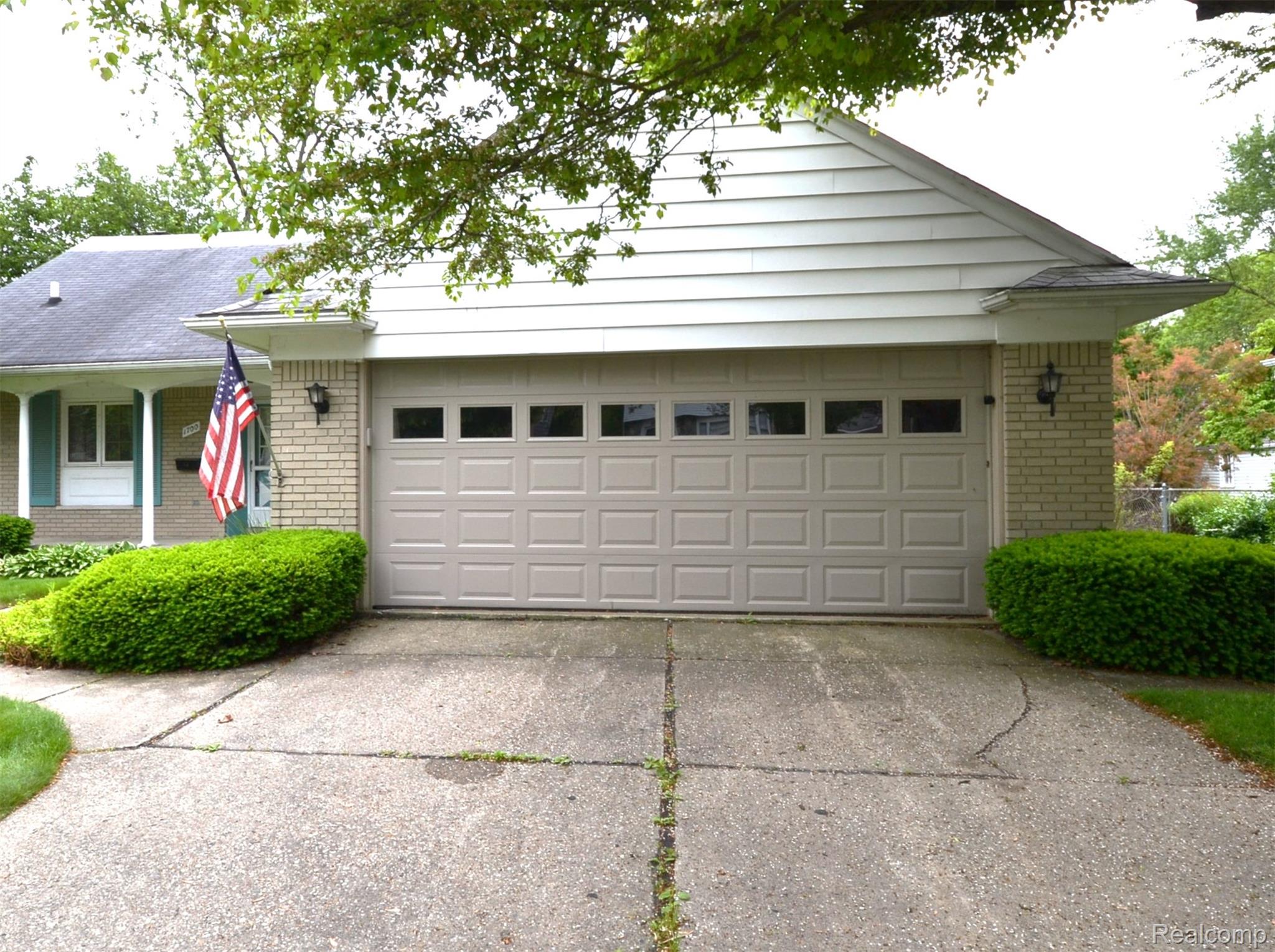 Birmingham City, Michigan 48009, United States, 4 Bedrooms Bedrooms, ,2 BathroomsBathrooms,Residential,Pending,143170