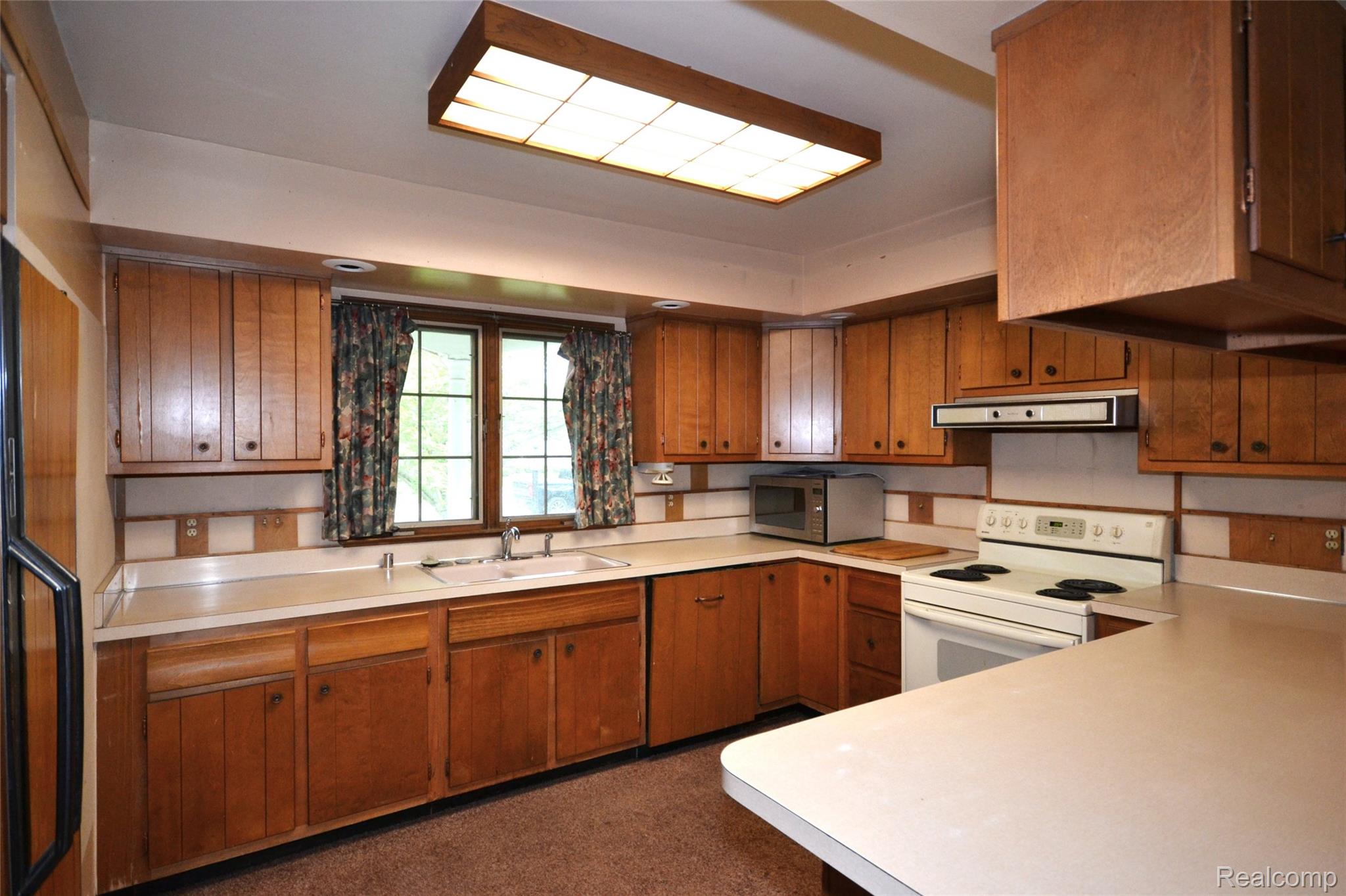 Birmingham City, Michigan 48009, United States, 4 Bedrooms Bedrooms, ,2 BathroomsBathrooms,Residential,Pending,143170