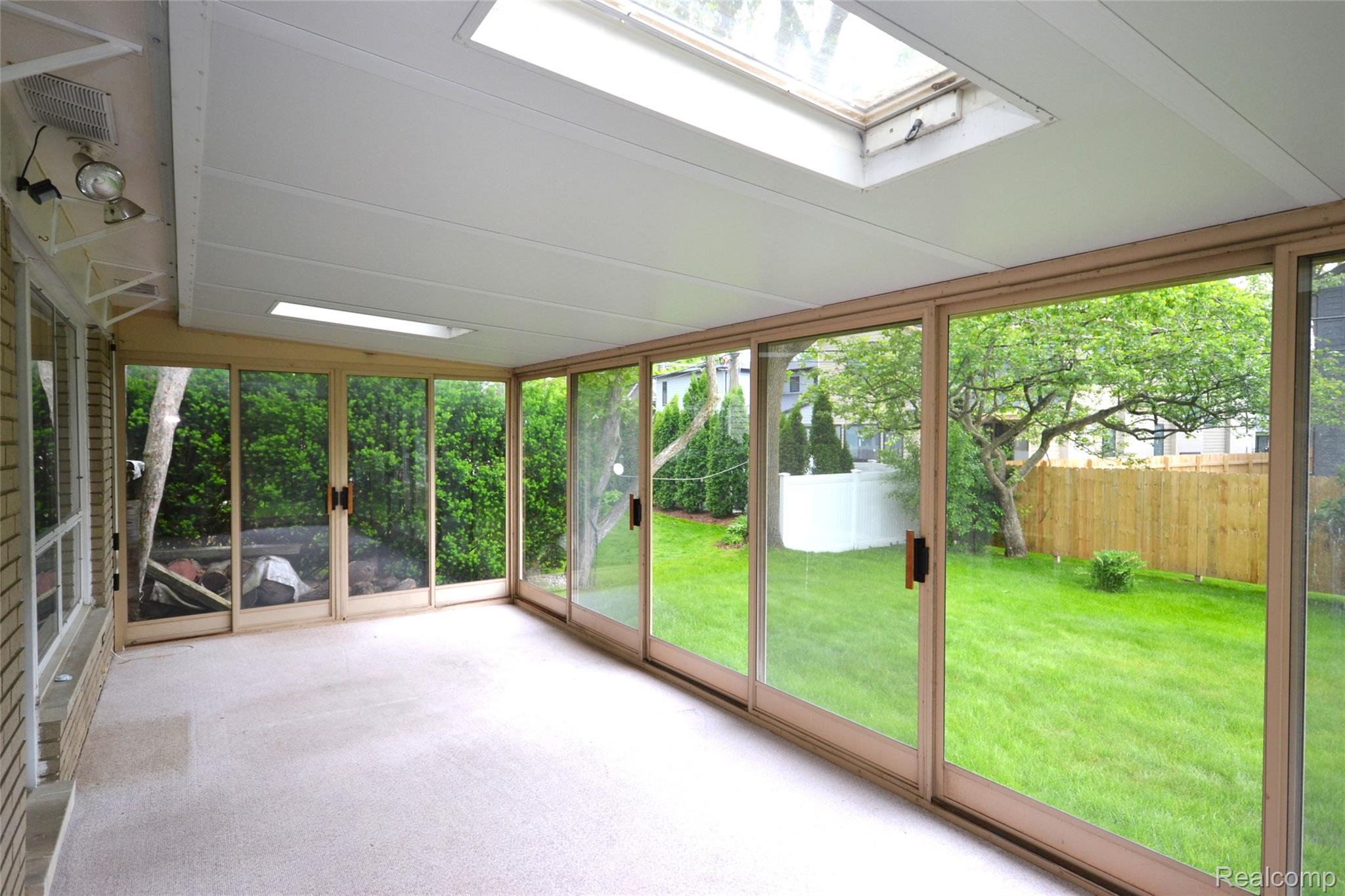 Birmingham City, Michigan 48009, United States, 4 Bedrooms Bedrooms, ,2 BathroomsBathrooms,Residential,Pending,143170