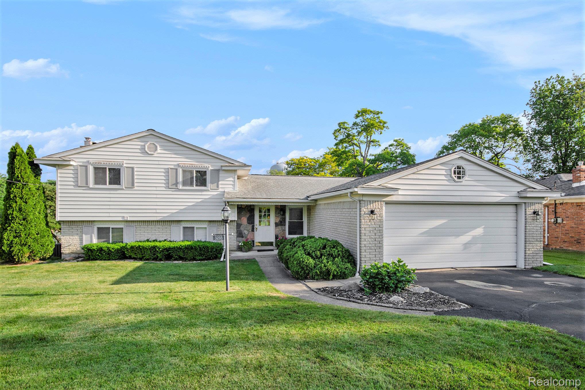 3255 Schoolhouse Drive