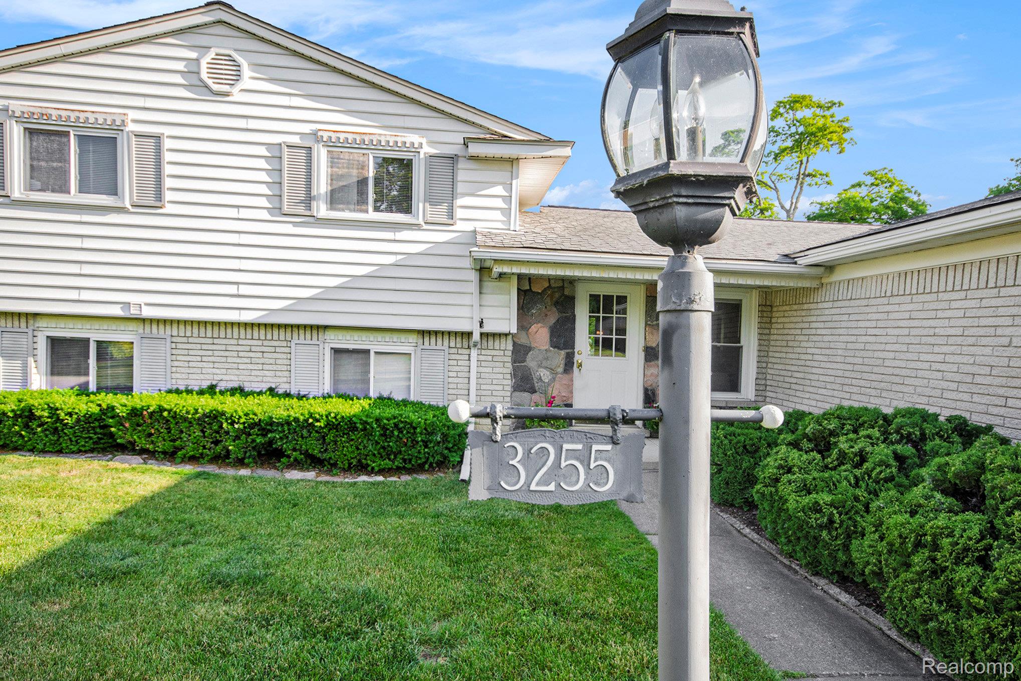 3255 Schoolhouse Drive