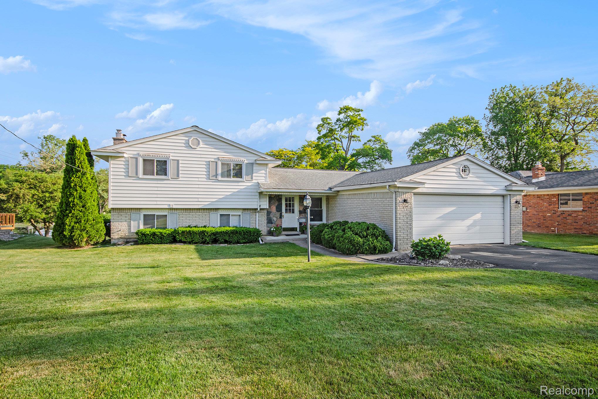 3255 Schoolhouse Drive