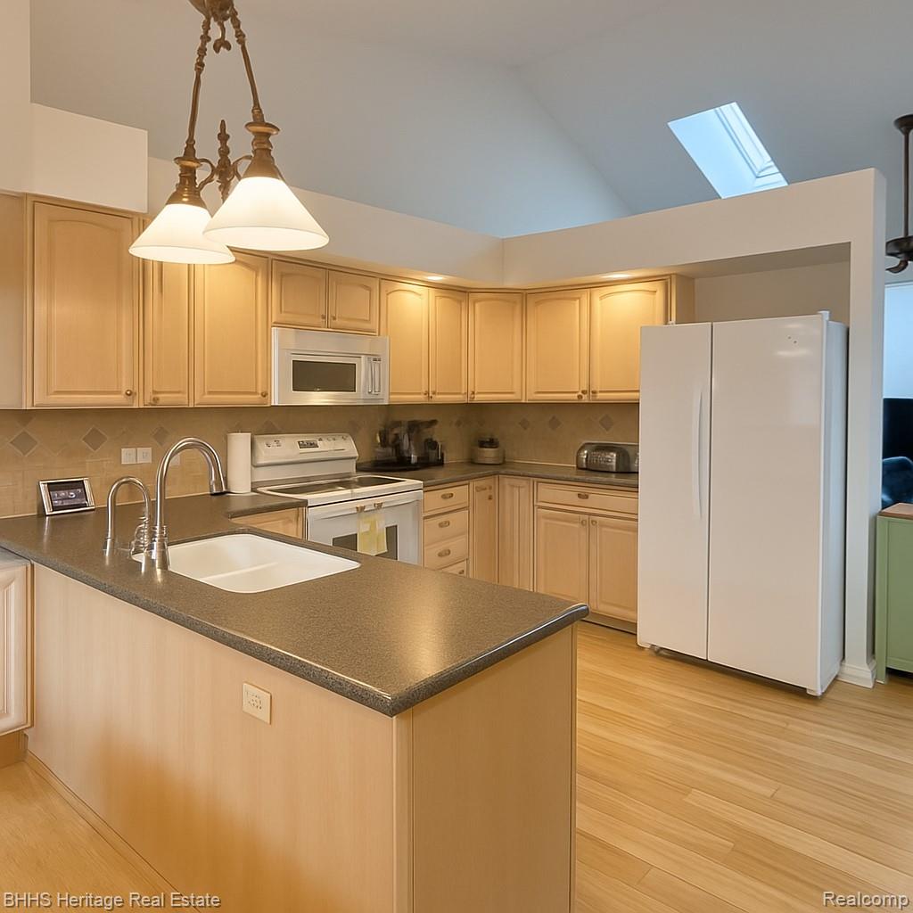 Fowlerville Village, Michigan 48836, United States, 2 Bedrooms Bedrooms, ,2 BathroomsBathrooms,Residential,Active,215802