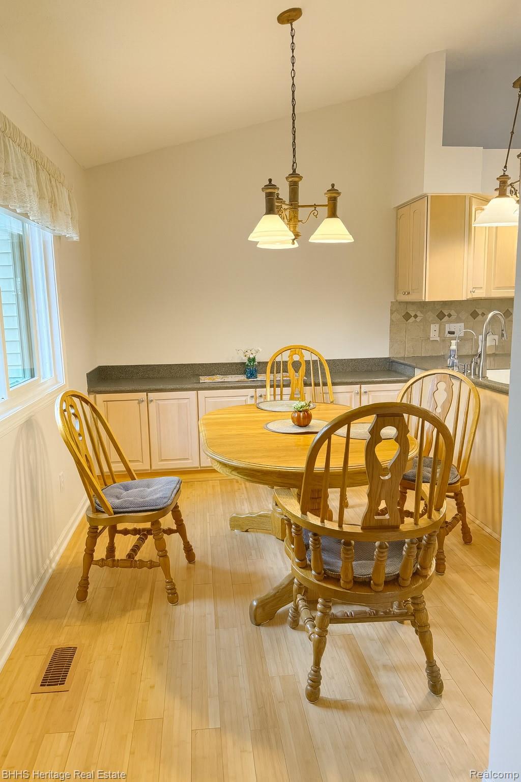 Fowlerville Village, Michigan 48836, United States, 2 Bedrooms Bedrooms, ,2 BathroomsBathrooms,Residential,Active,215802