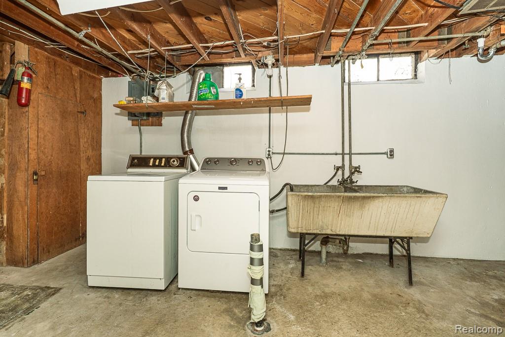 Clinton Charter Township, Michigan 48035, United States, 3 Bedrooms Bedrooms, ,1 BathroomBathrooms,Residential,Active,204620