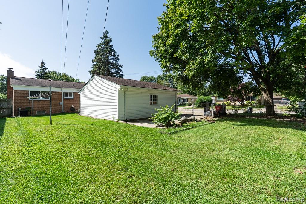 Clinton Charter Township, Michigan 48035, United States, 3 Bedrooms Bedrooms, ,1 BathroomBathrooms,Residential,Active,204620