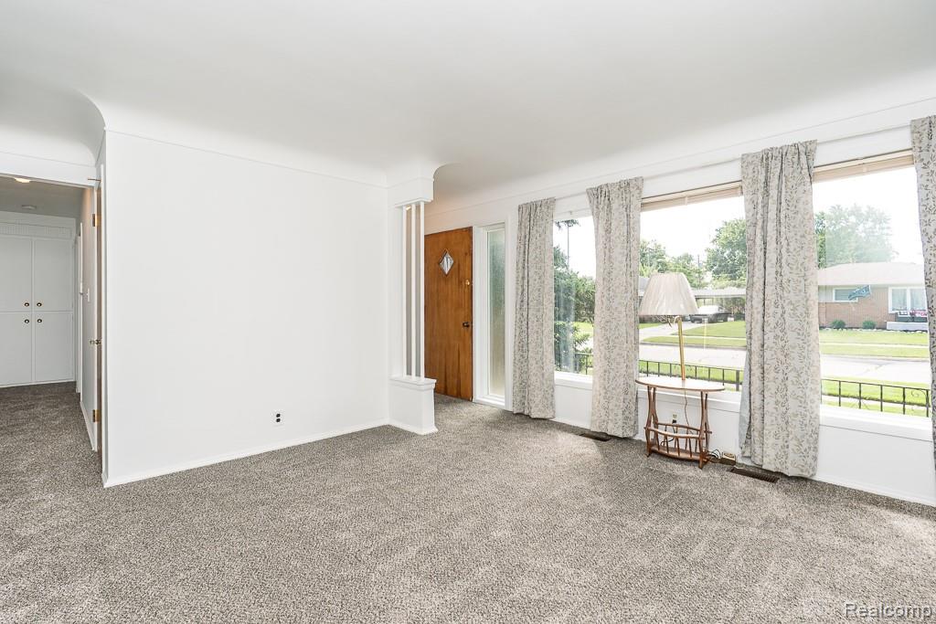 Clinton Charter Township, Michigan 48035, United States, 3 Bedrooms Bedrooms, ,1 BathroomBathrooms,Residential,Active,204620