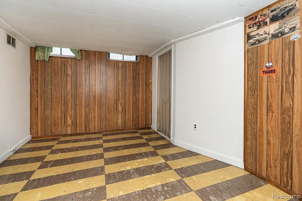 Clinton Charter Township, Michigan 48035, United States, 3 Bedrooms Bedrooms, ,1 BathroomBathrooms,Residential,Active,204620