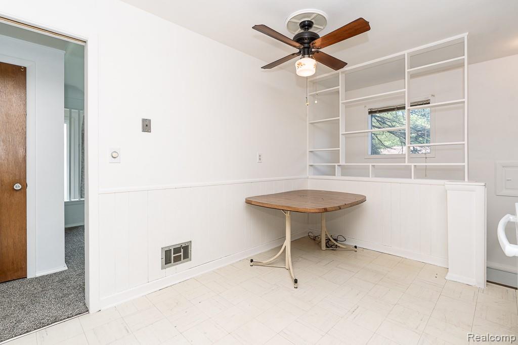 Clinton Charter Township, Michigan 48035, United States, 3 Bedrooms Bedrooms, ,1 BathroomBathrooms,Residential,Active,204620