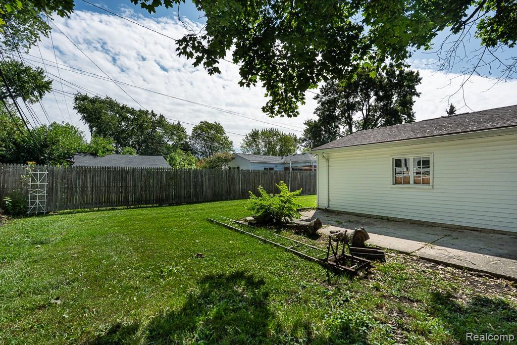 Clinton Charter Township, Michigan 48035, United States, 3 Bedrooms Bedrooms, ,1 BathroomBathrooms,Residential,Active,204620