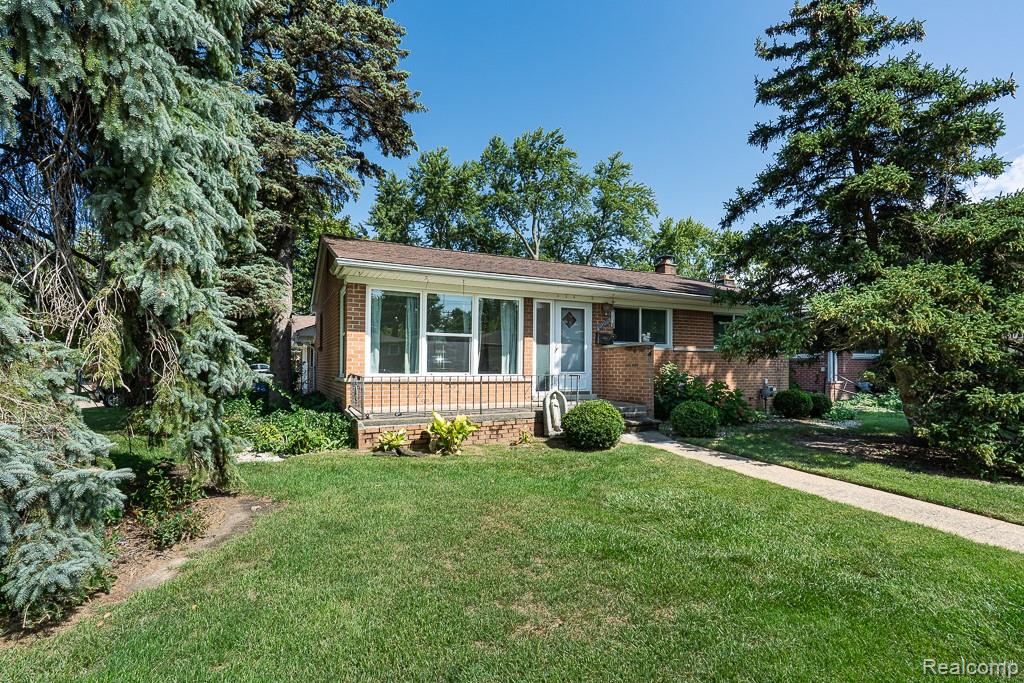 Clinton Charter Township, Michigan 48035, United States, 3 Bedrooms Bedrooms, ,1 BathroomBathrooms,Residential,Active,204620