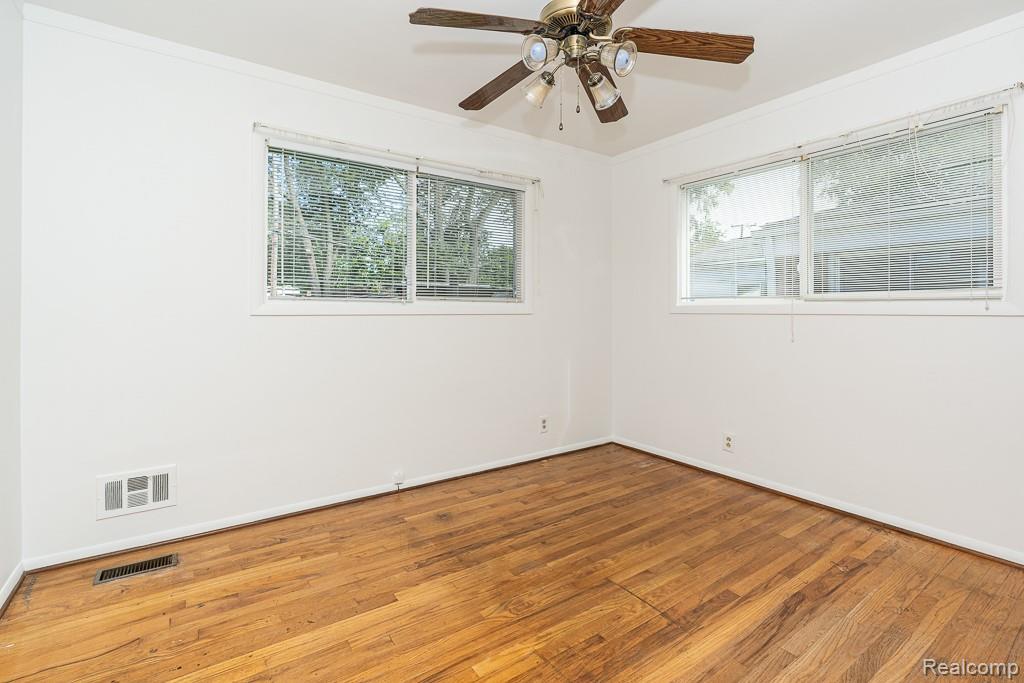 Clinton Charter Township, Michigan 48035, United States, 3 Bedrooms Bedrooms, ,1 BathroomBathrooms,Residential,Active,204620