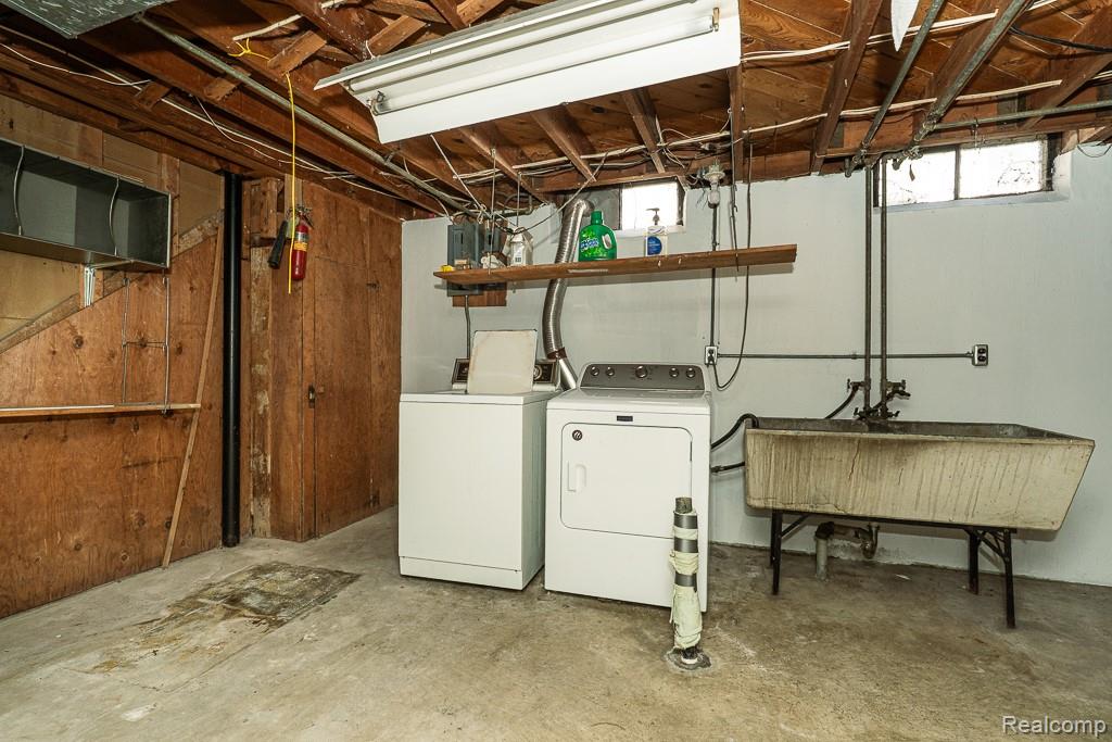 Clinton Charter Township, Michigan 48035, United States, 3 Bedrooms Bedrooms, ,1 BathroomBathrooms,Residential,Active,204620