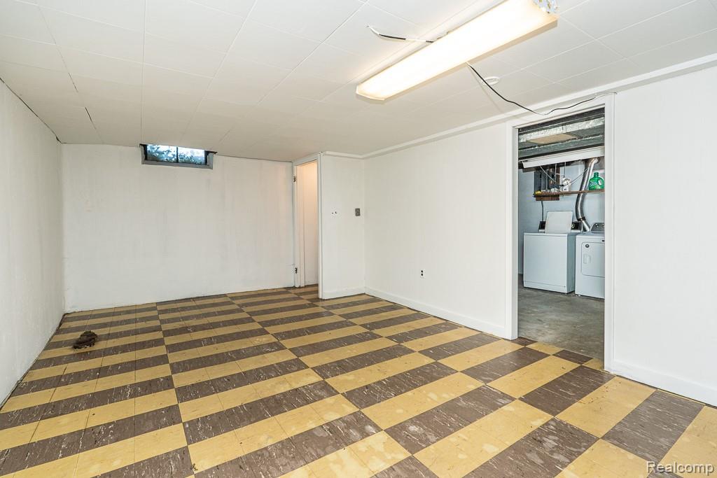 Clinton Charter Township, Michigan 48035, United States, 3 Bedrooms Bedrooms, ,1 BathroomBathrooms,Residential,Active,204620