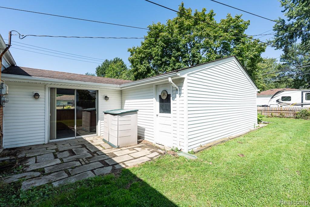 Clinton Charter Township, Michigan 48035, United States, 3 Bedrooms Bedrooms, ,1 BathroomBathrooms,Residential,Active,204620