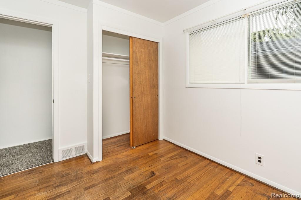 Clinton Charter Township, Michigan 48035, United States, 3 Bedrooms Bedrooms, ,1 BathroomBathrooms,Residential,Active,204620