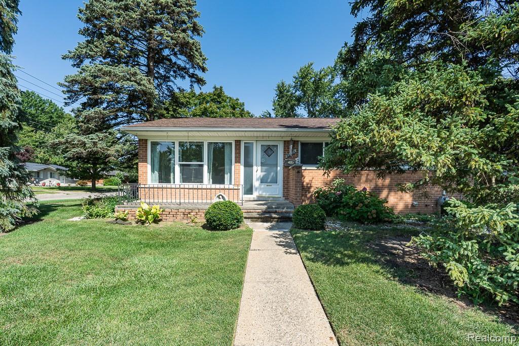 Clinton Charter Township, Michigan 48035, United States, 3 Bedrooms Bedrooms, ,1 BathroomBathrooms,Residential,Active,204620