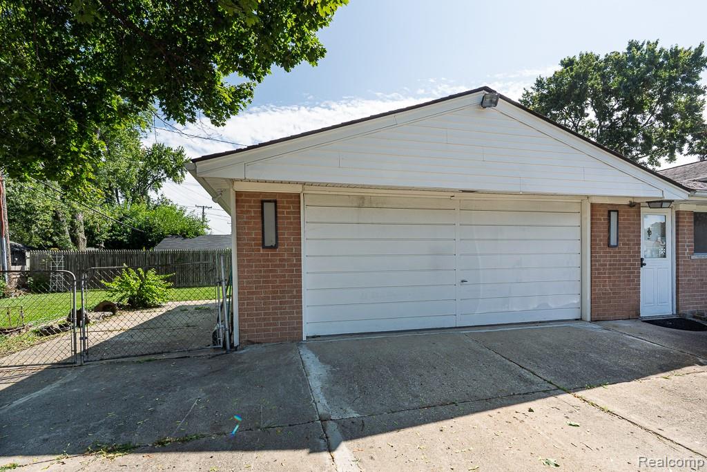 Clinton Charter Township, Michigan 48035, United States, 3 Bedrooms Bedrooms, ,1 BathroomBathrooms,Residential,Active,204620