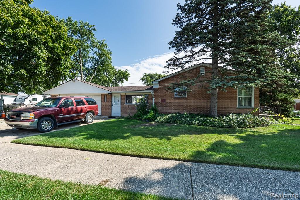 Clinton Charter Township, Michigan 48035, United States, 3 Bedrooms Bedrooms, ,1 BathroomBathrooms,Residential,Active,204620