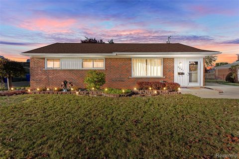 8681 Whitefield Street Dearborn Heights City MI 48127